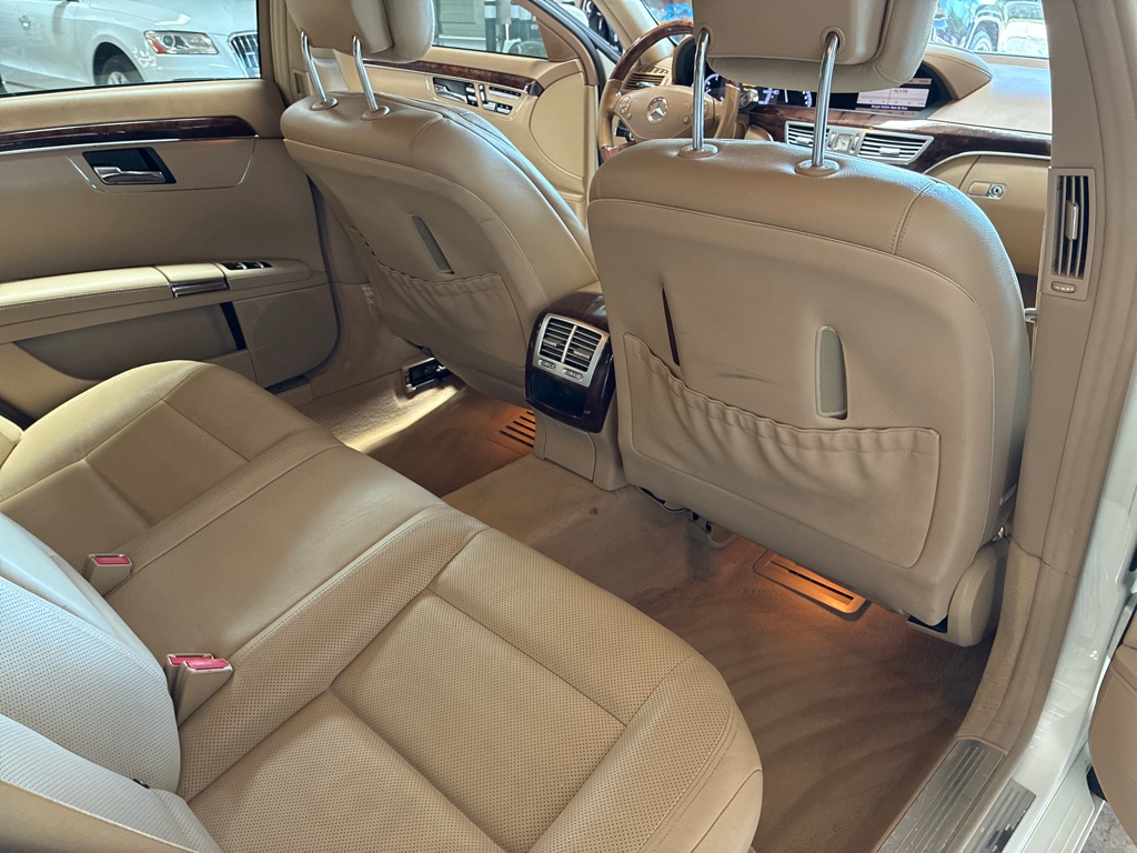 Photo 24 of this MERCEDES-BENZ S-CLASS