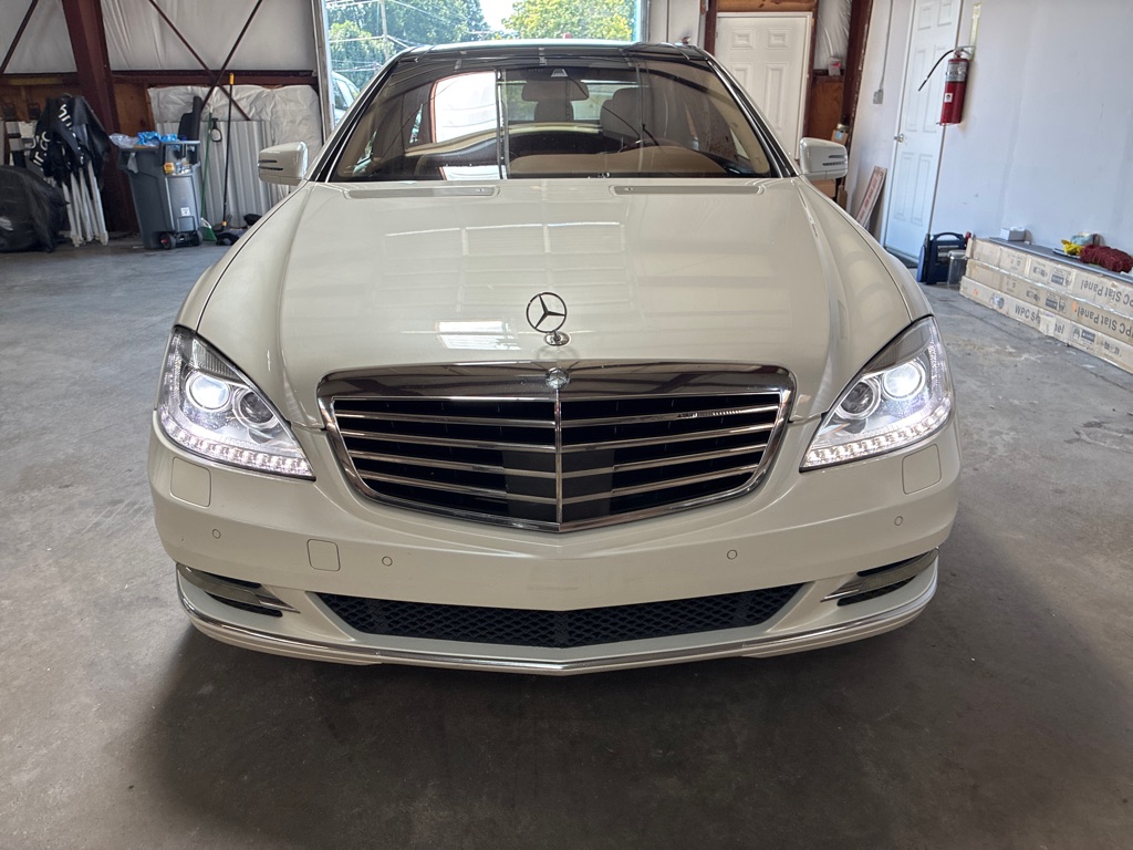 Photo 9 of this MERCEDES-BENZ S-CLASS