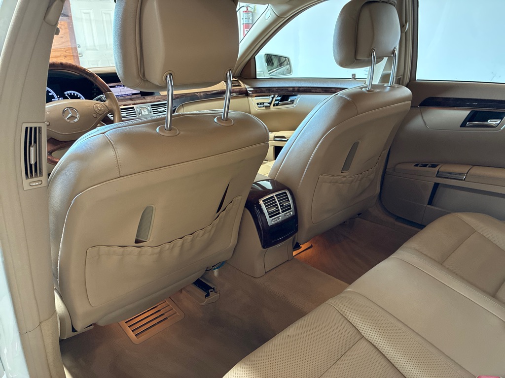 Photo 20 of this MERCEDES-BENZ S-CLASS