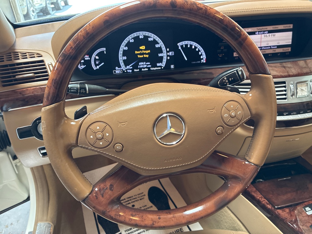 Photo 14 of this MERCEDES-BENZ S-CLASS