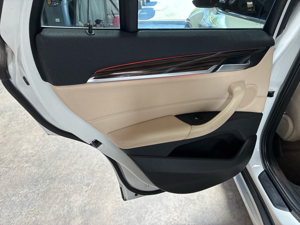 Photo 17 of this BMW X1