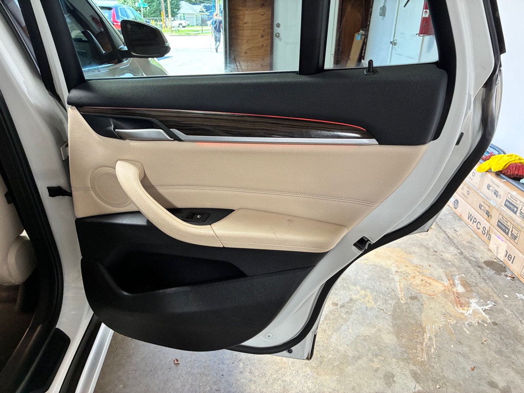 Photo 21 of this BMW X1