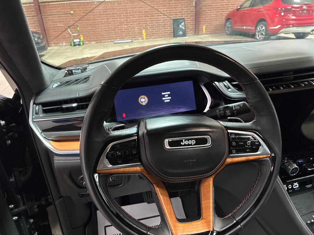 Photo 24 of this JEEP GRAND CHEROKEE