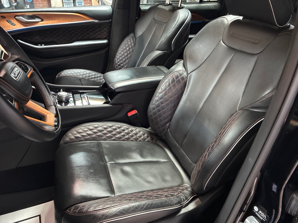 Photo 17 of this JEEP GRAND CHEROKEE