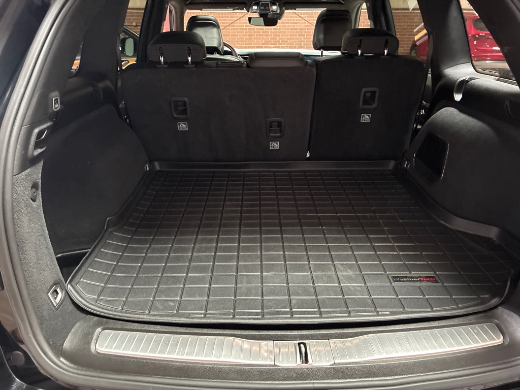 Photo 33 of this JEEP GRAND CHEROKEE