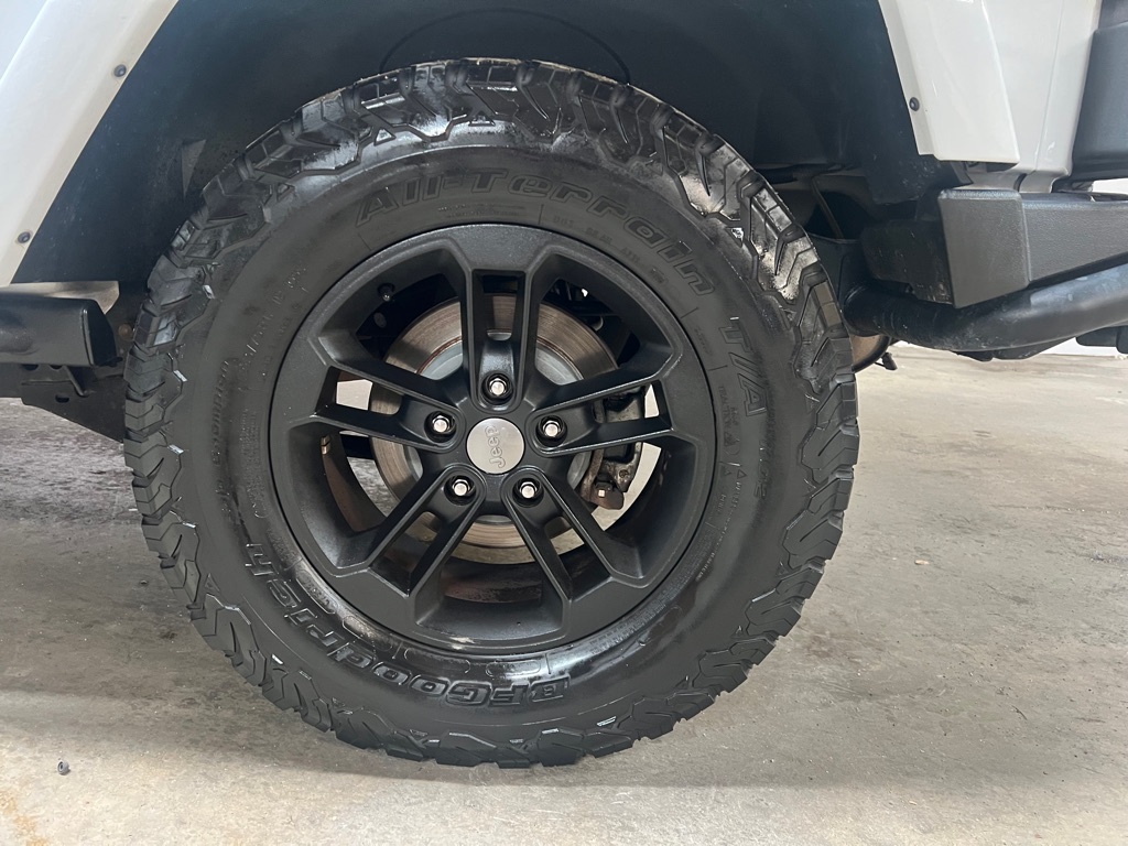 Photo 18 of this JEEP WRANGLER