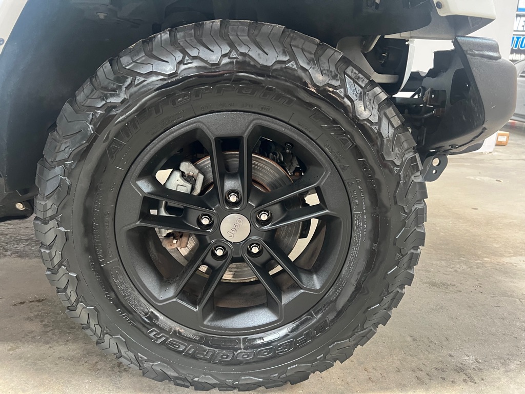 Photo 16 of this JEEP WRANGLER