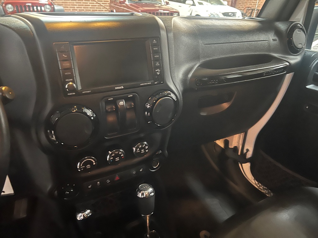 Photo 25 of this JEEP WRANGLER
