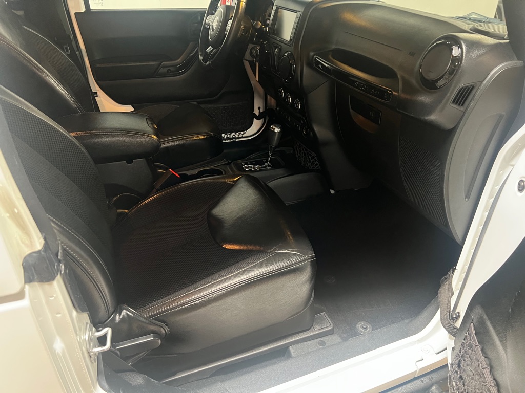 Photo 22 of this JEEP WRANGLER