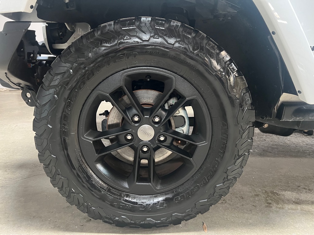 Photo 17 of this JEEP WRANGLER