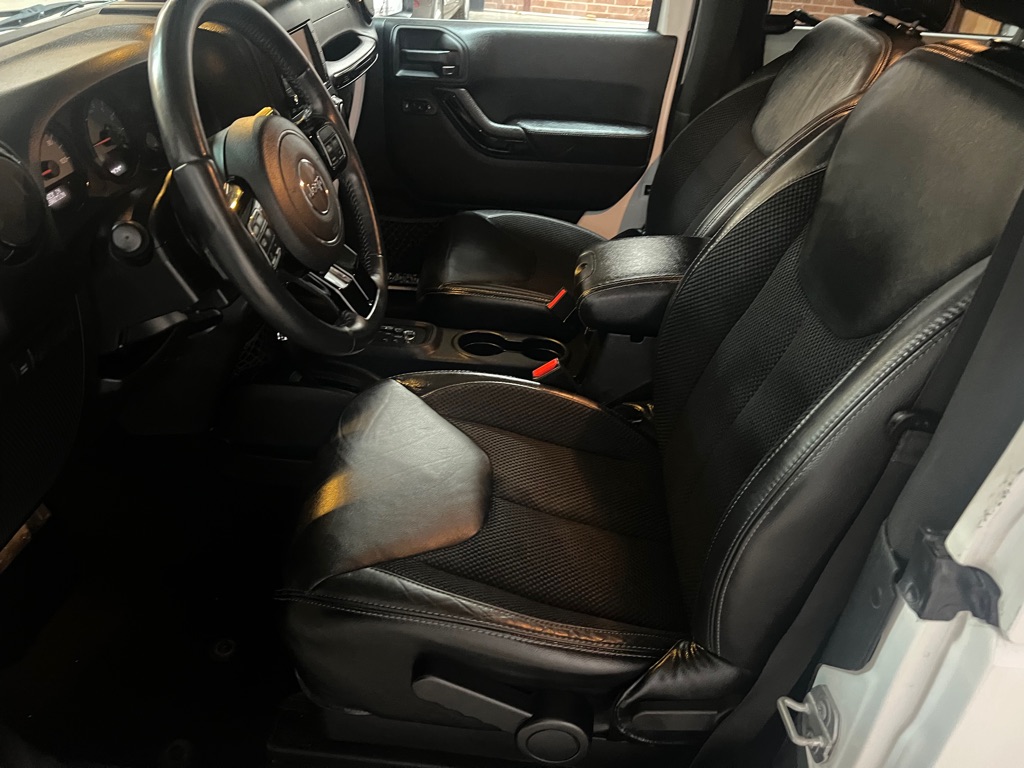 Photo 19 of this JEEP WRANGLER