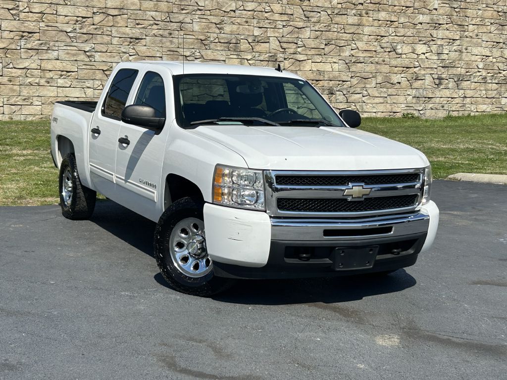 White 2011 Chevrolet Silverado 1500 LT Crew Cab 4WD Pickup Truck Four-Wheel Drive Automatic