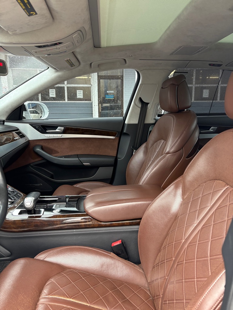 Photo 46 of this AUDI A8 L