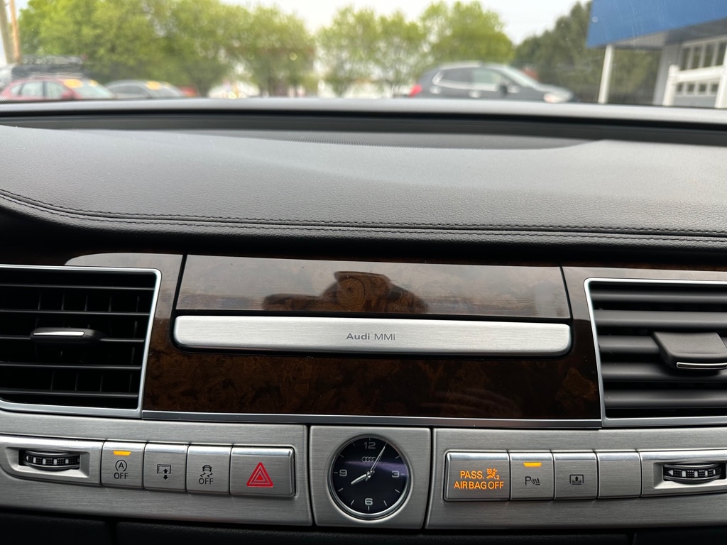 Photo 30 of this AUDI A8 L