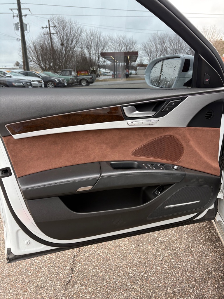 Photo 47 of this AUDI A8 L
