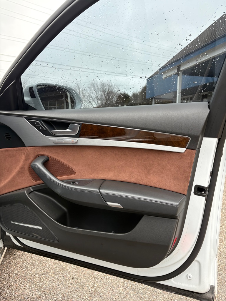 Photo 59 of this AUDI A8 L