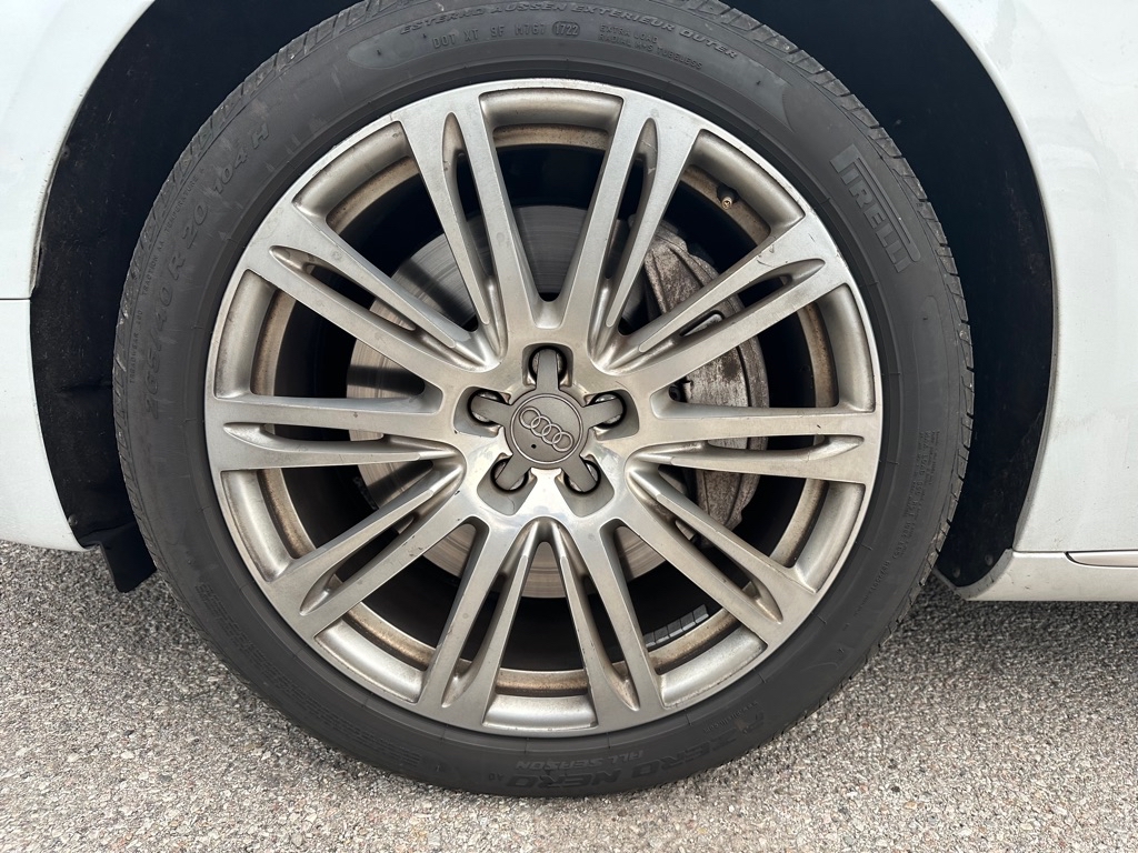 Photo 11 of this AUDI A8 L