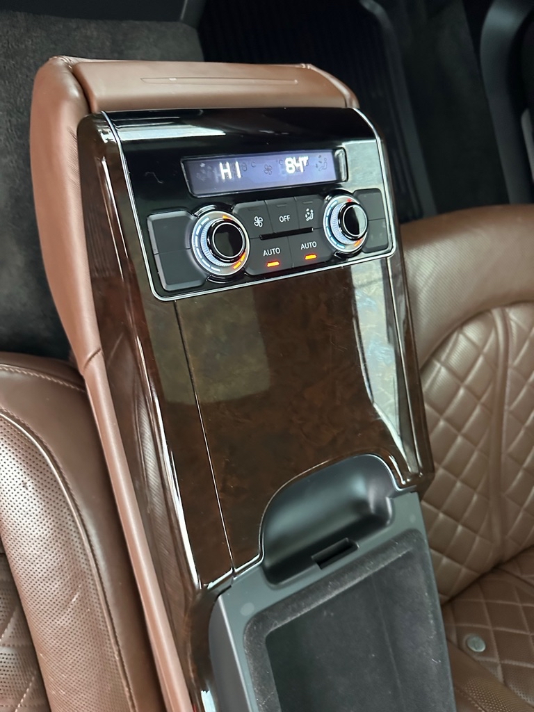 Photo 16 of this AUDI A8 L