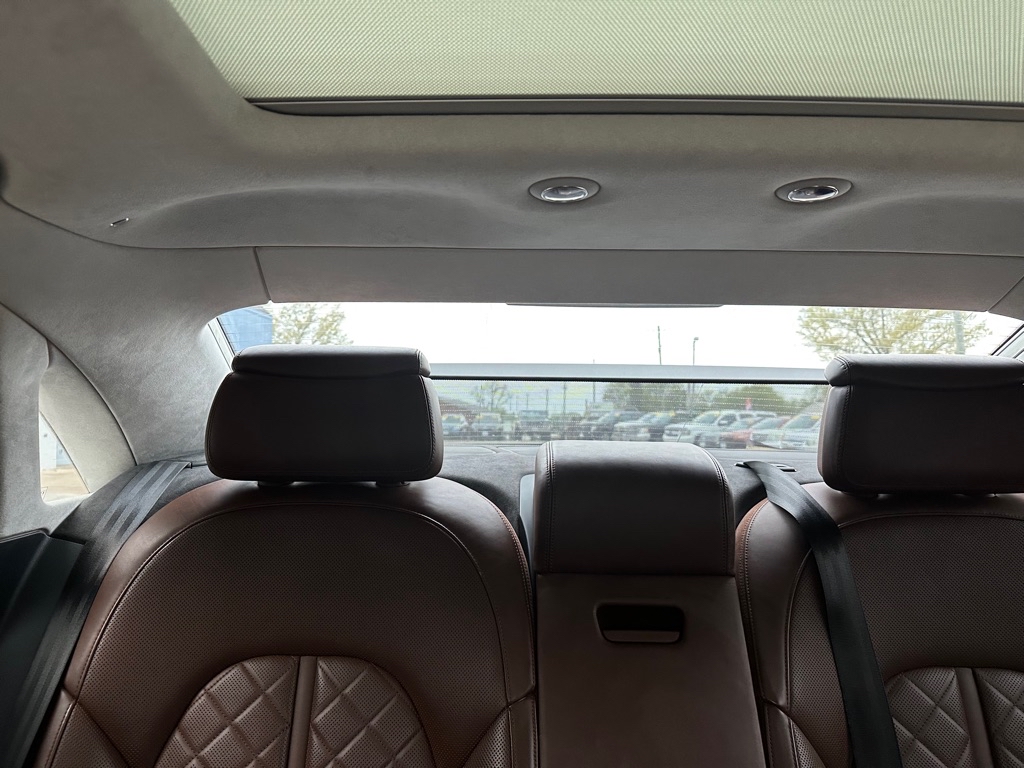 Photo 29 of this AUDI A8 L