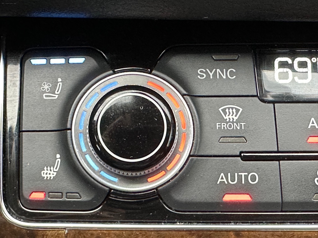 Photo 33 of this AUDI A8 L