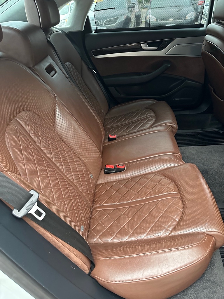 Photo 24 of this AUDI A8 L
