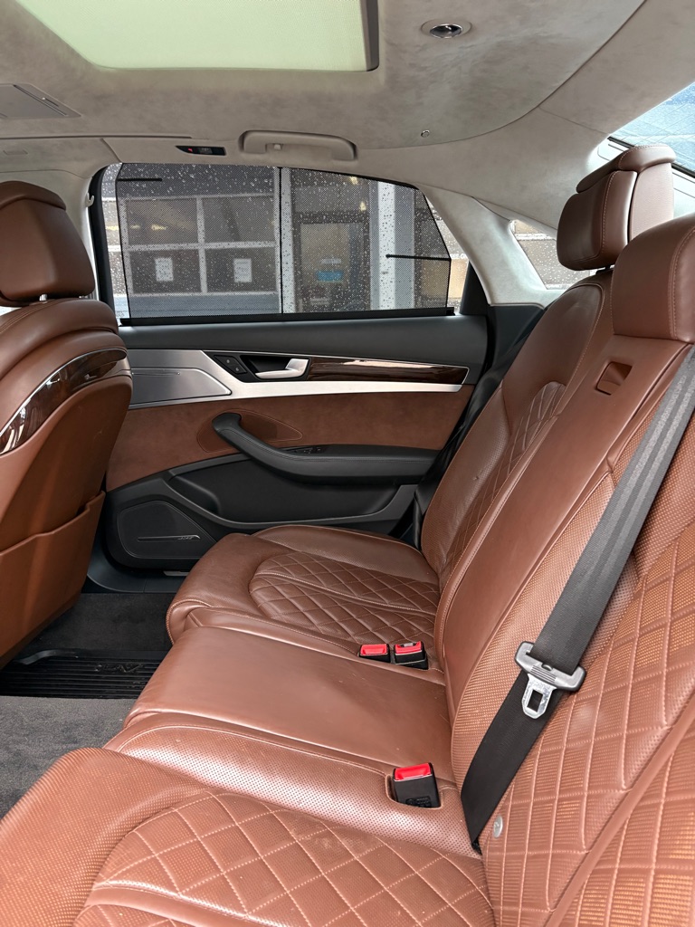 Photo 50 of this AUDI A8 L