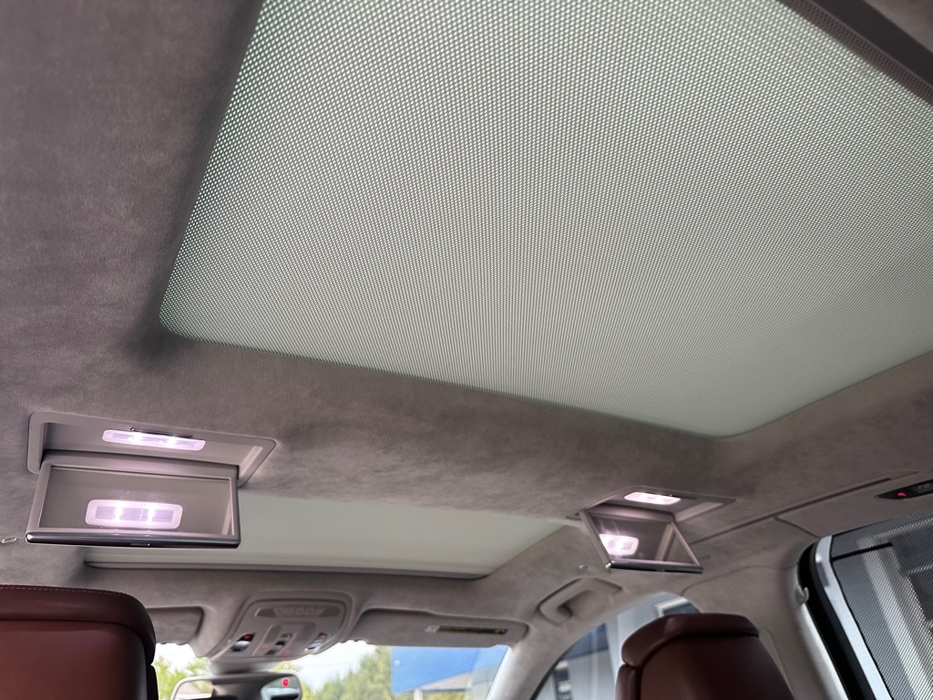 Photo 19 of this AUDI A8 L