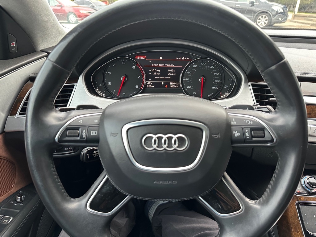 Photo 28 of this AUDI A8 L