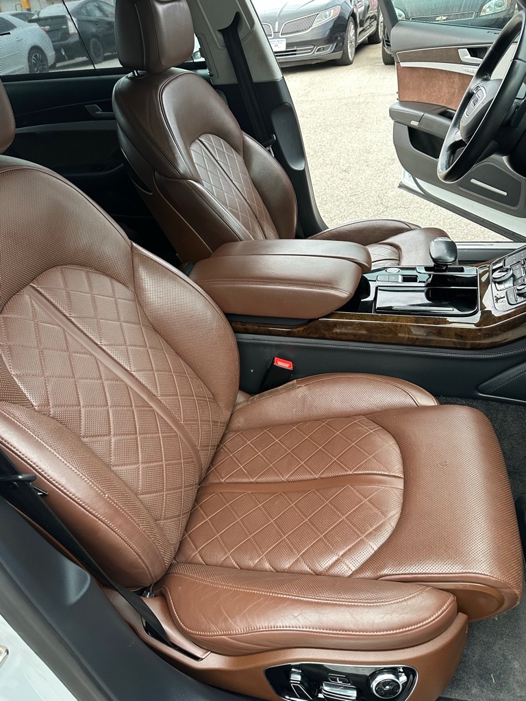 Photo 22 of this AUDI A8 L