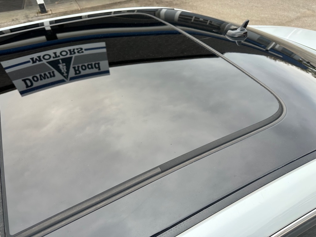 Photo 18 of this AUDI A8 L