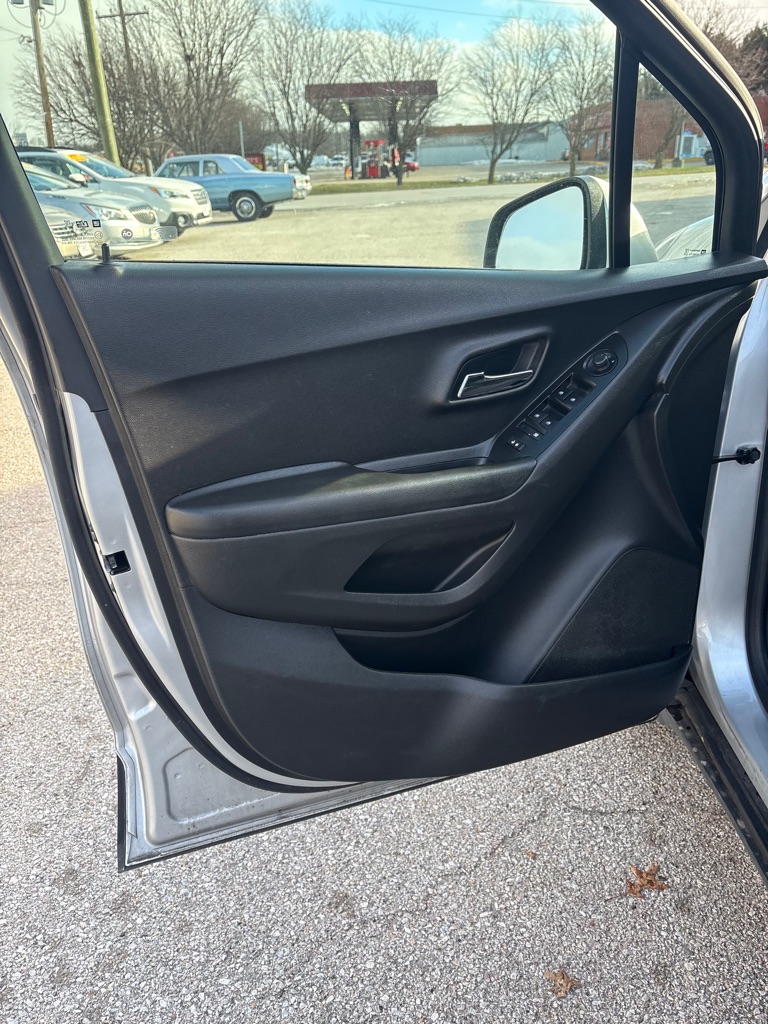 Photo 10 of this CHEVROLET TRAX