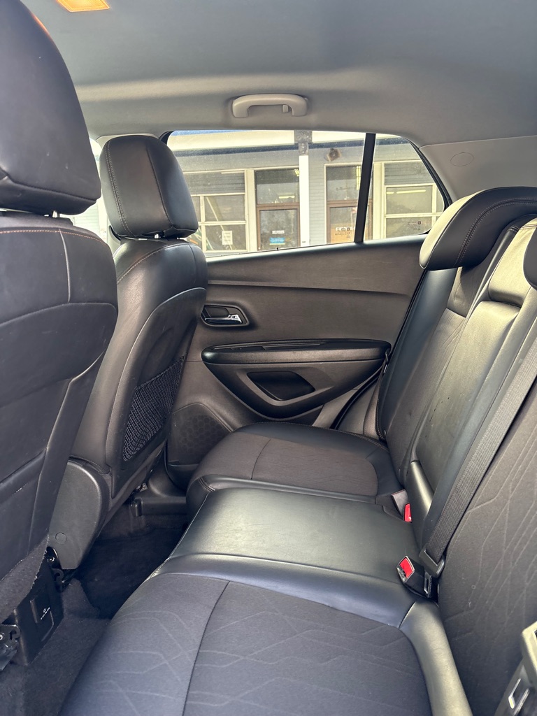 Photo 11 of this CHEVROLET TRAX