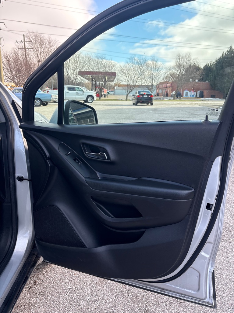 Photo 15 of this CHEVROLET TRAX