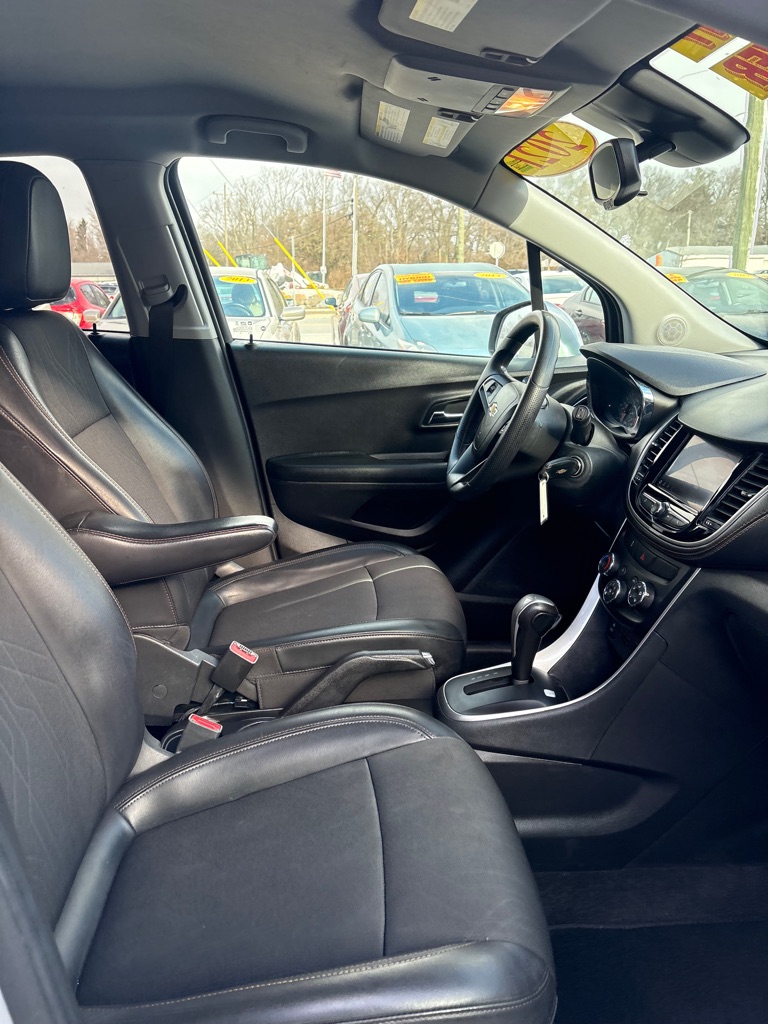 Photo 14 of this CHEVROLET TRAX