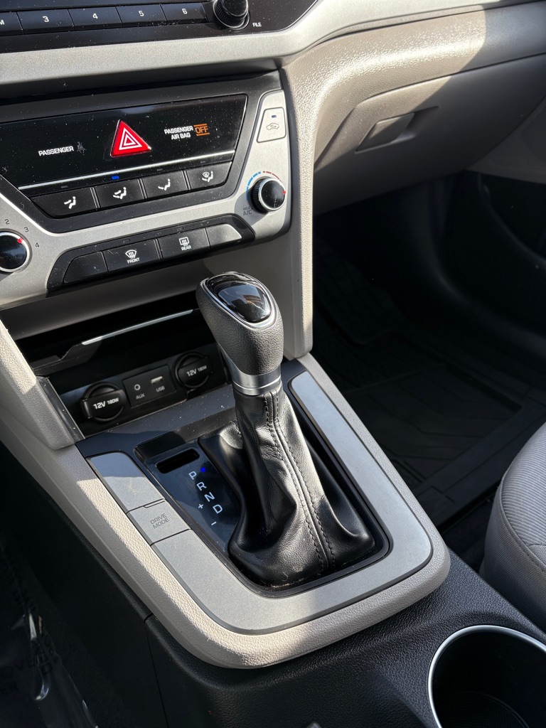 Photo 16 of this HYUNDAI ELANTRA