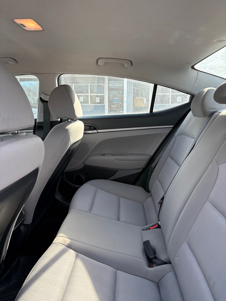 Photo 10 of this HYUNDAI ELANTRA