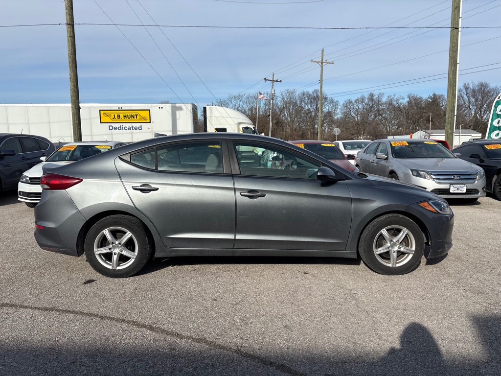 Photo 3 of this HYUNDAI ELANTRA
