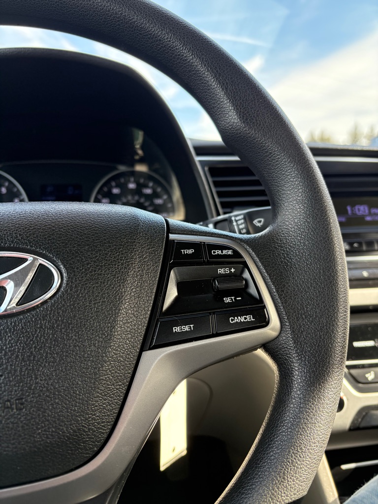 Photo 15 of this HYUNDAI ELANTRA
