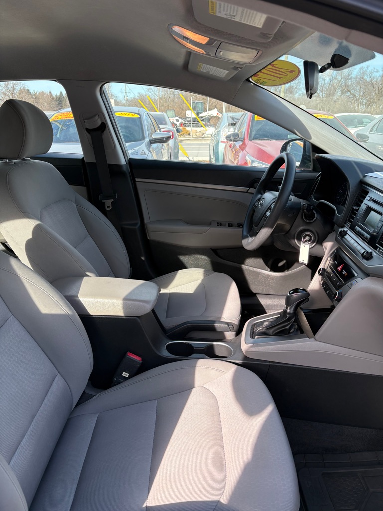 Photo 13 of this HYUNDAI ELANTRA