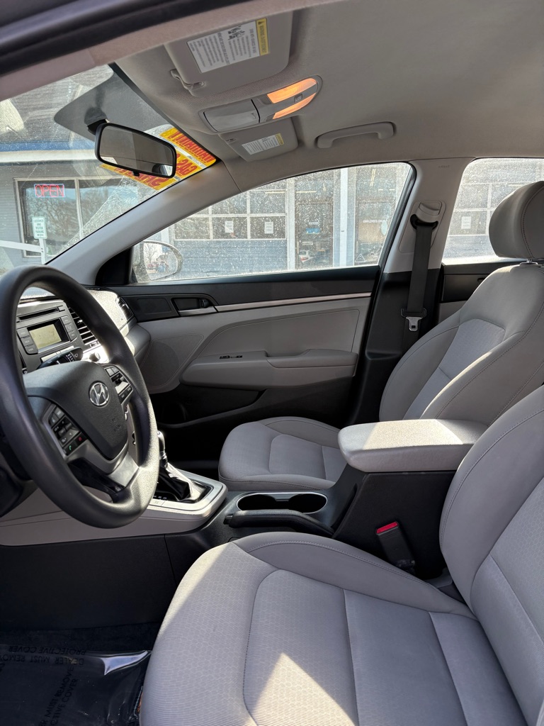 Photo 9 of this HYUNDAI ELANTRA