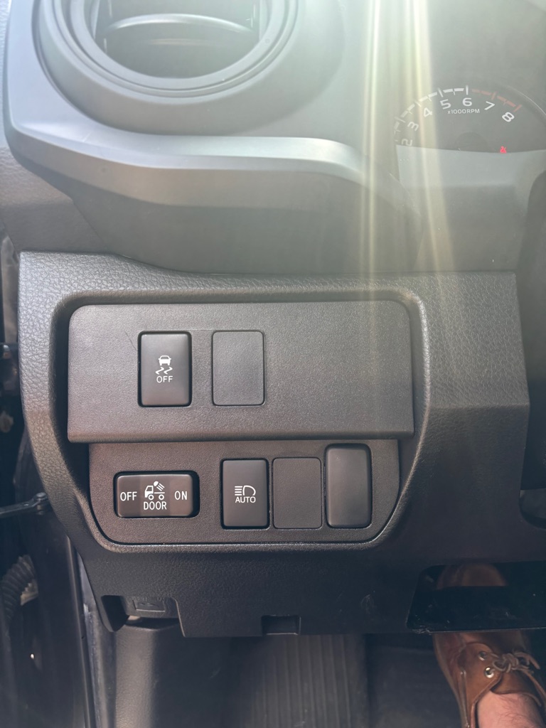 Photo 20 of this TOYOTA TACOMA