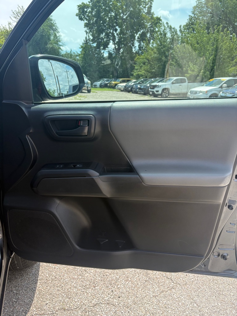 Photo 15 of this TOYOTA TACOMA