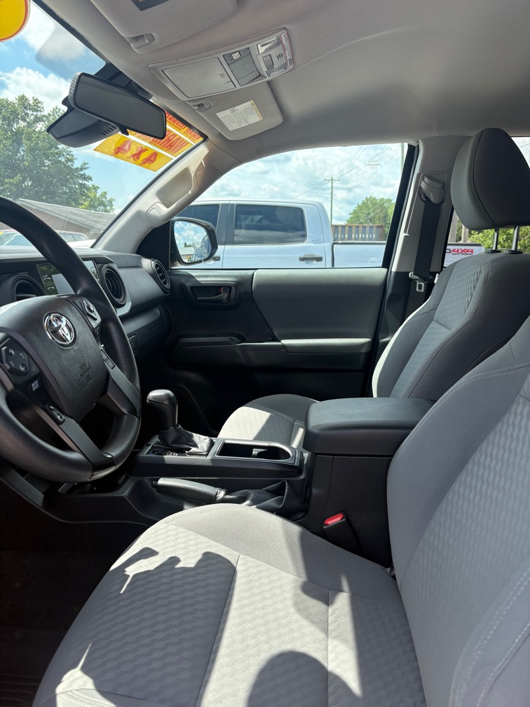 Photo 9 of this TOYOTA TACOMA