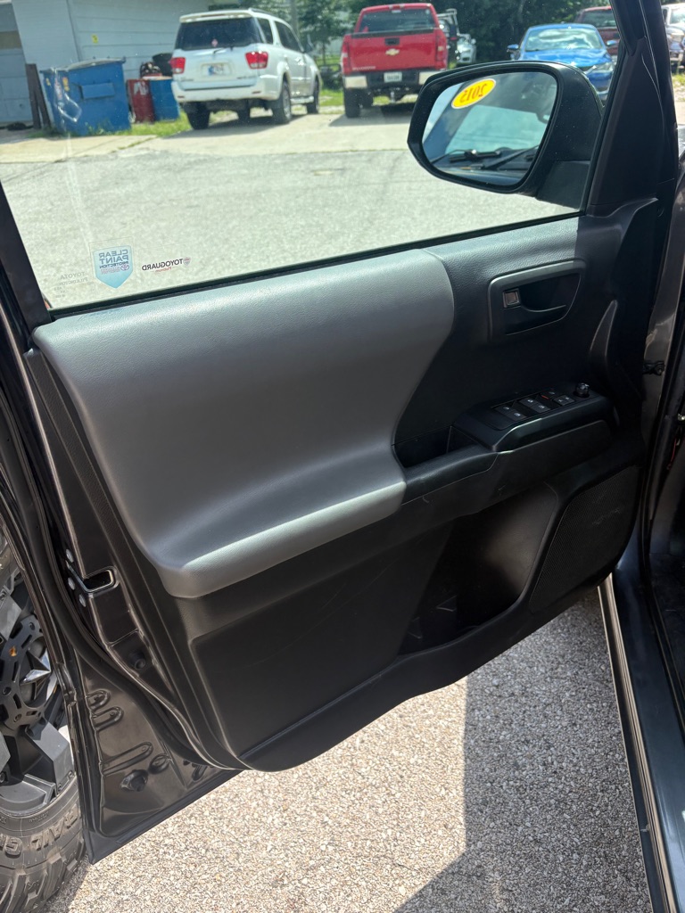 Photo 10 of this TOYOTA TACOMA