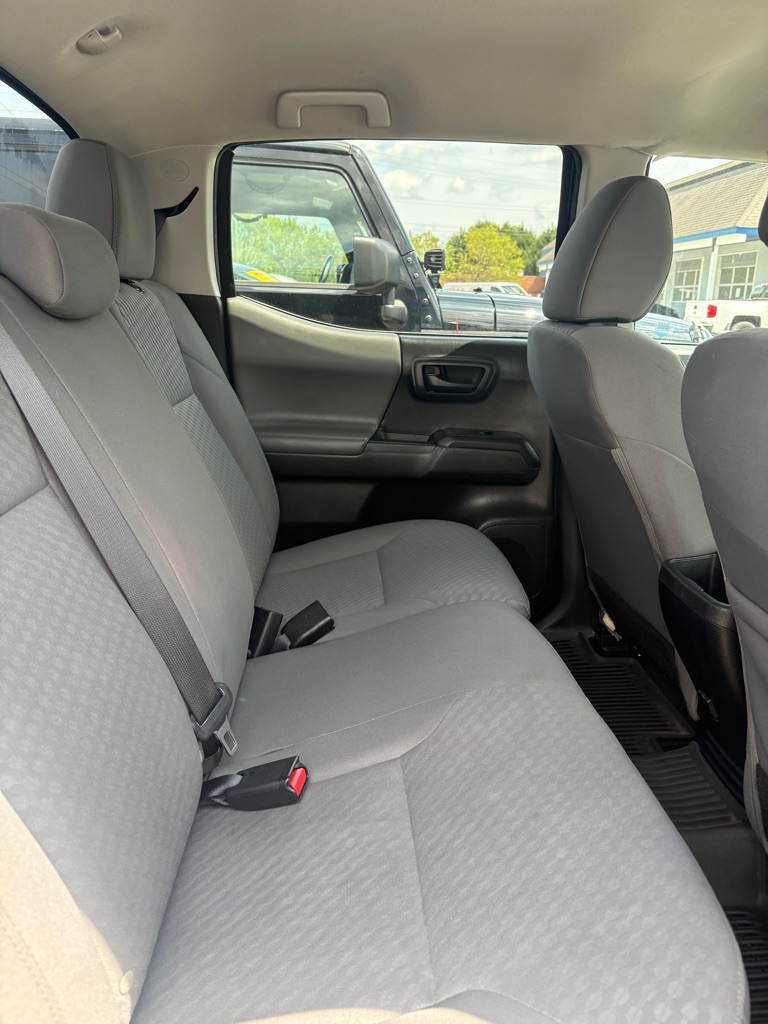 Photo 12 of this TOYOTA TACOMA
