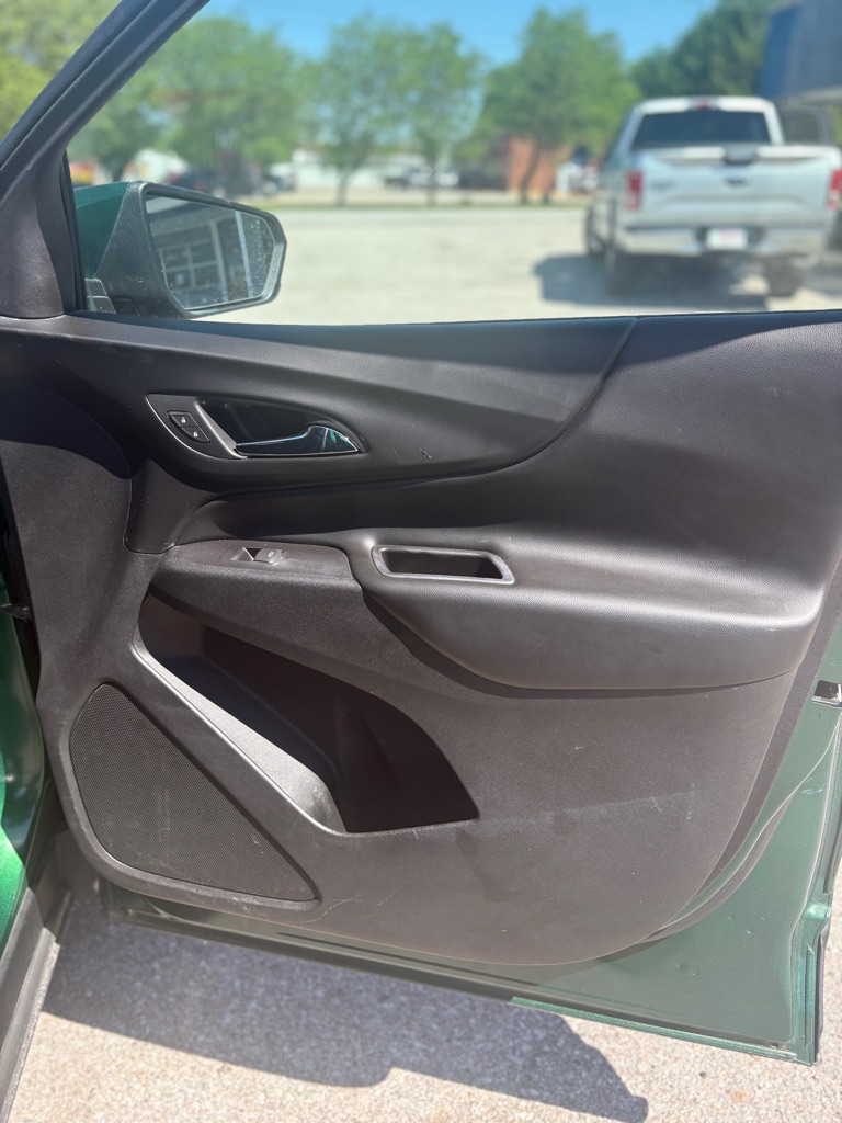 Photo 15 of this CHEVROLET EQUINOX