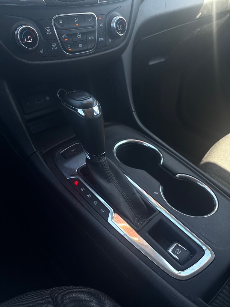 Photo 19 of this CHEVROLET EQUINOX