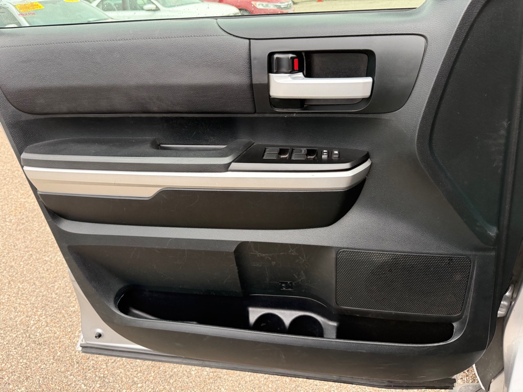 Photo 17 of this TOYOTA TUNDRA