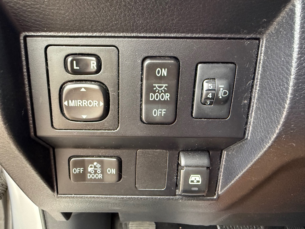 Photo 18 of this TOYOTA TUNDRA