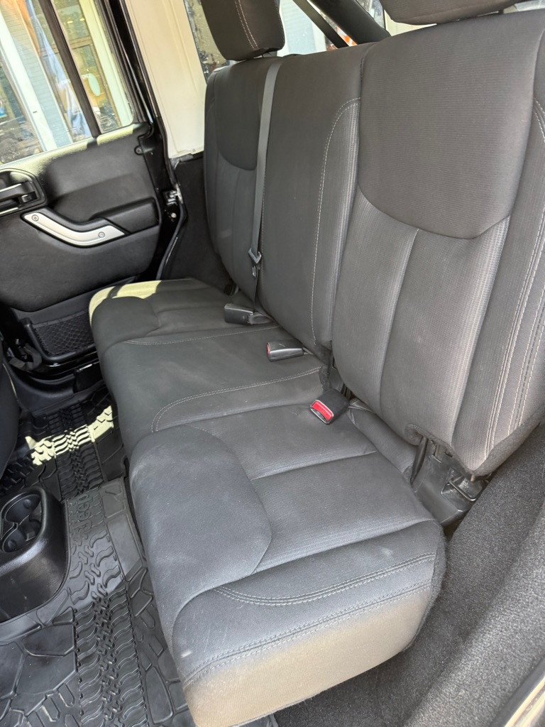 Photo 15 of this JEEP WRANGLER UNLIMI